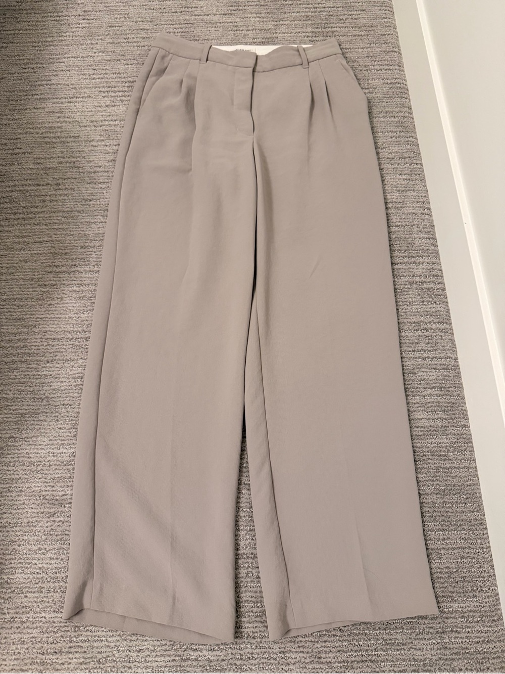 Aritzia Effortless Pant - Grey - Crepette - size 10